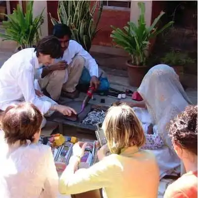 Aliore | Initiation to traditional Arts & Crafts in Rajasthan in India, with Ecolodge homestay