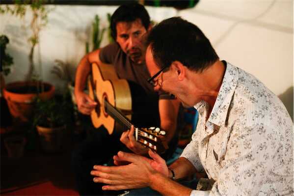 Aliore | Flamenco guitar and rhythm courses in Seville, Spain