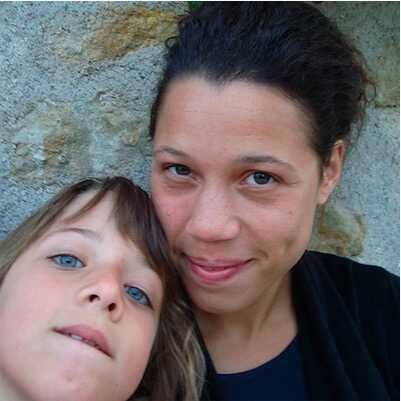 Aliore | Live with and teach English to a family in France