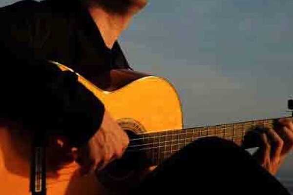 Aliore | Flamenco guitar and rhythm courses in Seville, Spain