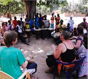Aliore | Stage de danse et percussions au Sénégal